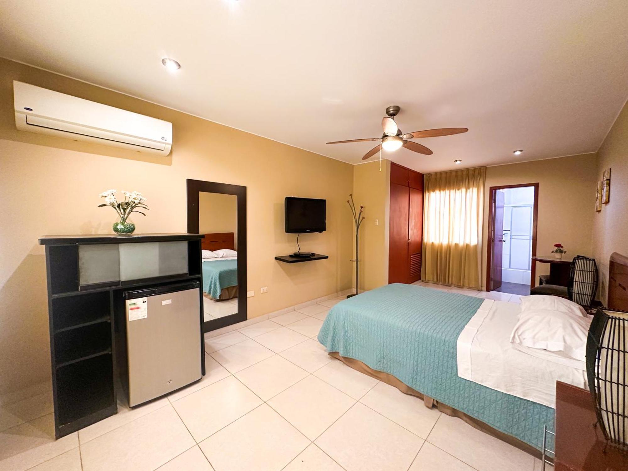 Apart Hotel El Canaveral Чинча-Альта Экстерьер фото