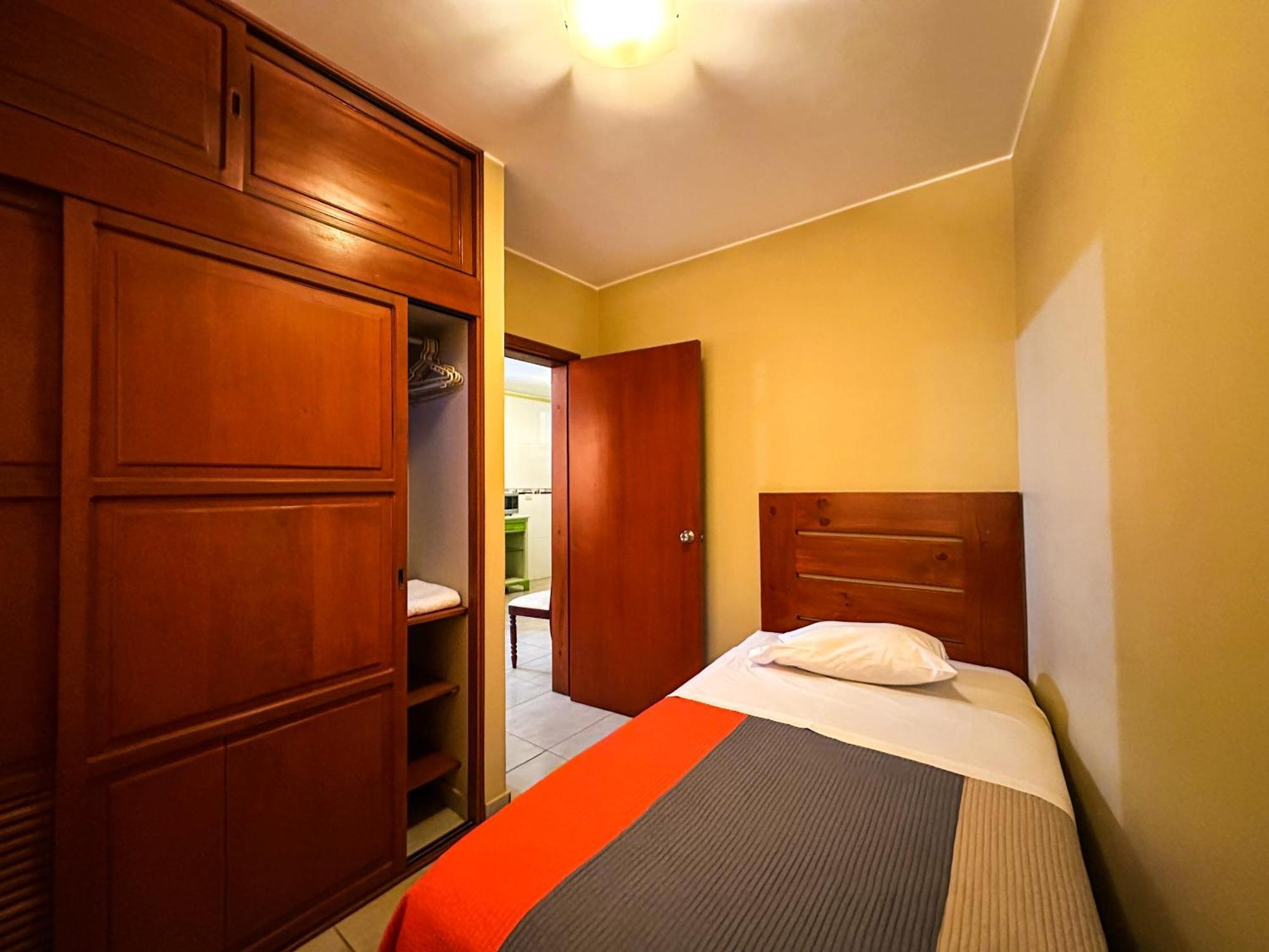 Apart Hotel El Canaveral Чинча-Альта Экстерьер фото